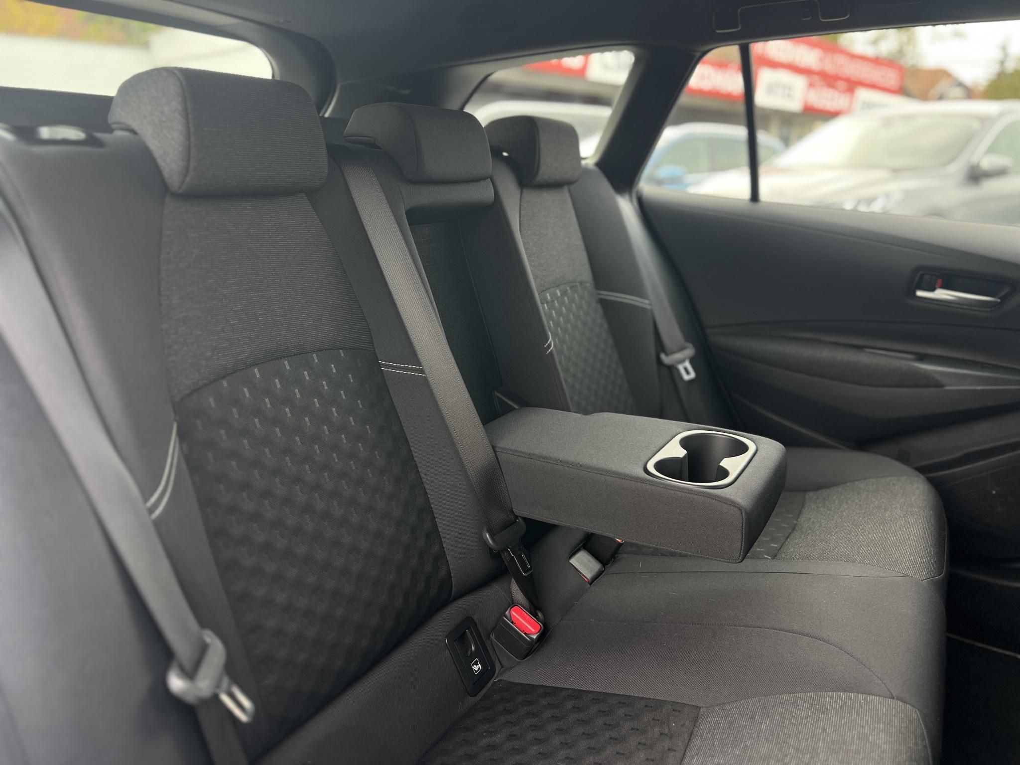 TOYOTA COROLLA Touring Sports 1.8 Hybrid Comfort Business e-CVT 108e km. M.o.-i. 1.tul. sérülésmentes. dokumentált előélet!