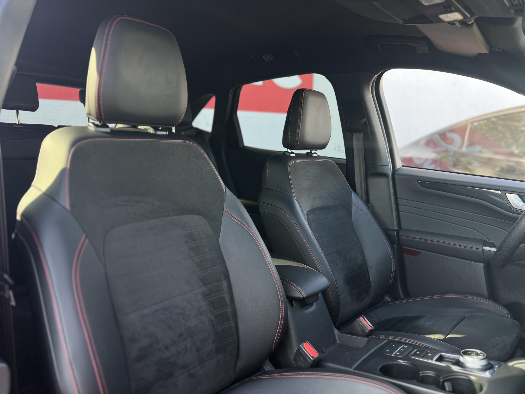 FORD KUGA 2.5 PHEV ST-Line CVT 107e km. Bang and Olufsen. head-up. 4x ülésfűtés. állítható combtámasz. gyönyörű