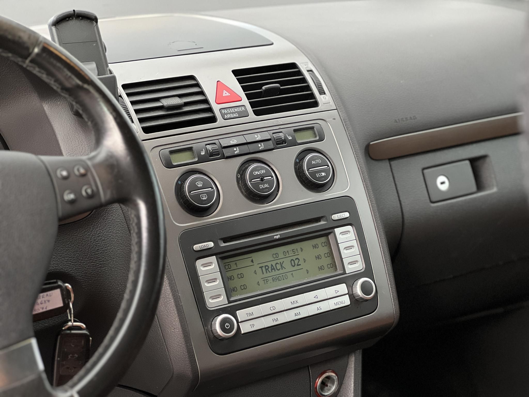 VOLKSWAGEN TOURAN Cross1.4 TSi 7 személyes Highline Bőr belső. Tempomat Vonóhorog Szervízel!t