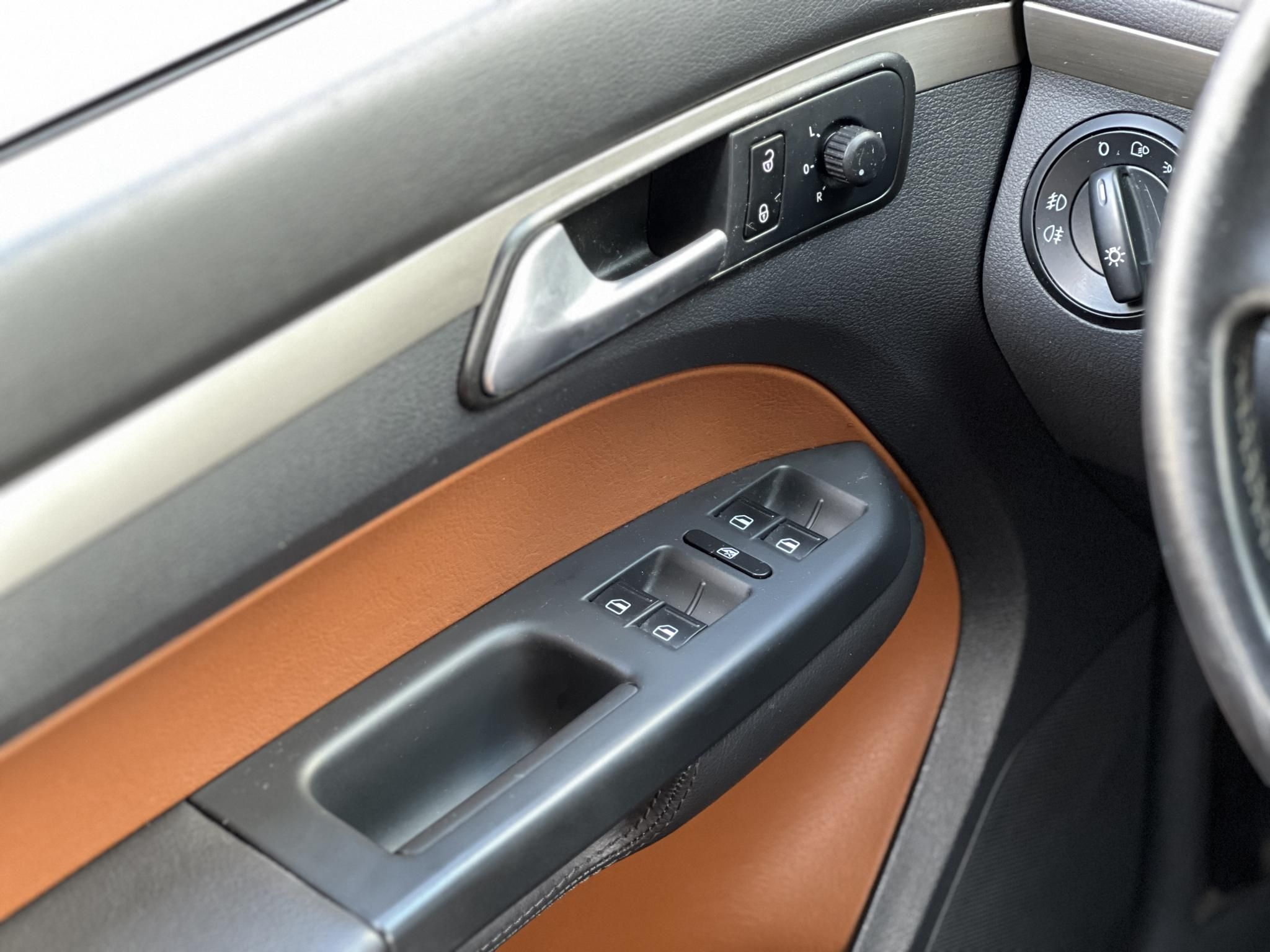 VOLKSWAGEN TOURAN Cross1.4 TSi 7 személyes Highline Bőr belső. Tempomat Vonóhorog Szervízel!t