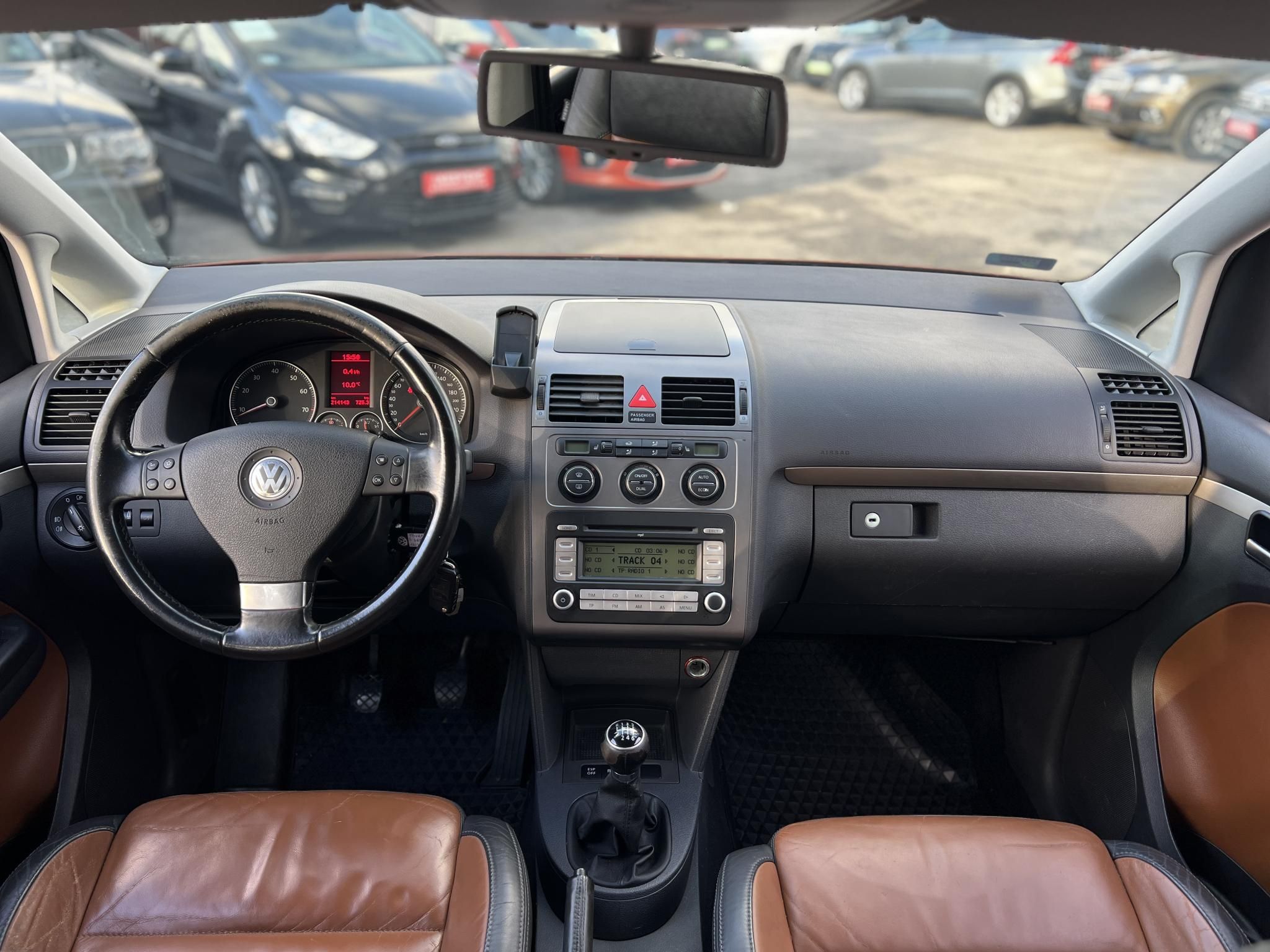 VOLKSWAGEN TOURAN Cross1.4 TSi 7 személyes Highline Bőr belső. Tempomat Vonóhorog Szervízel!t