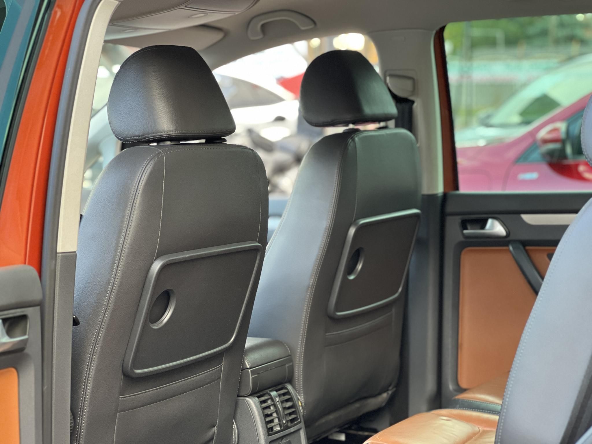VOLKSWAGEN TOURAN Cross1.4 TSi 7 személyes Highline Bőr belső. Tempomat Vonóhorog Szervízel!t