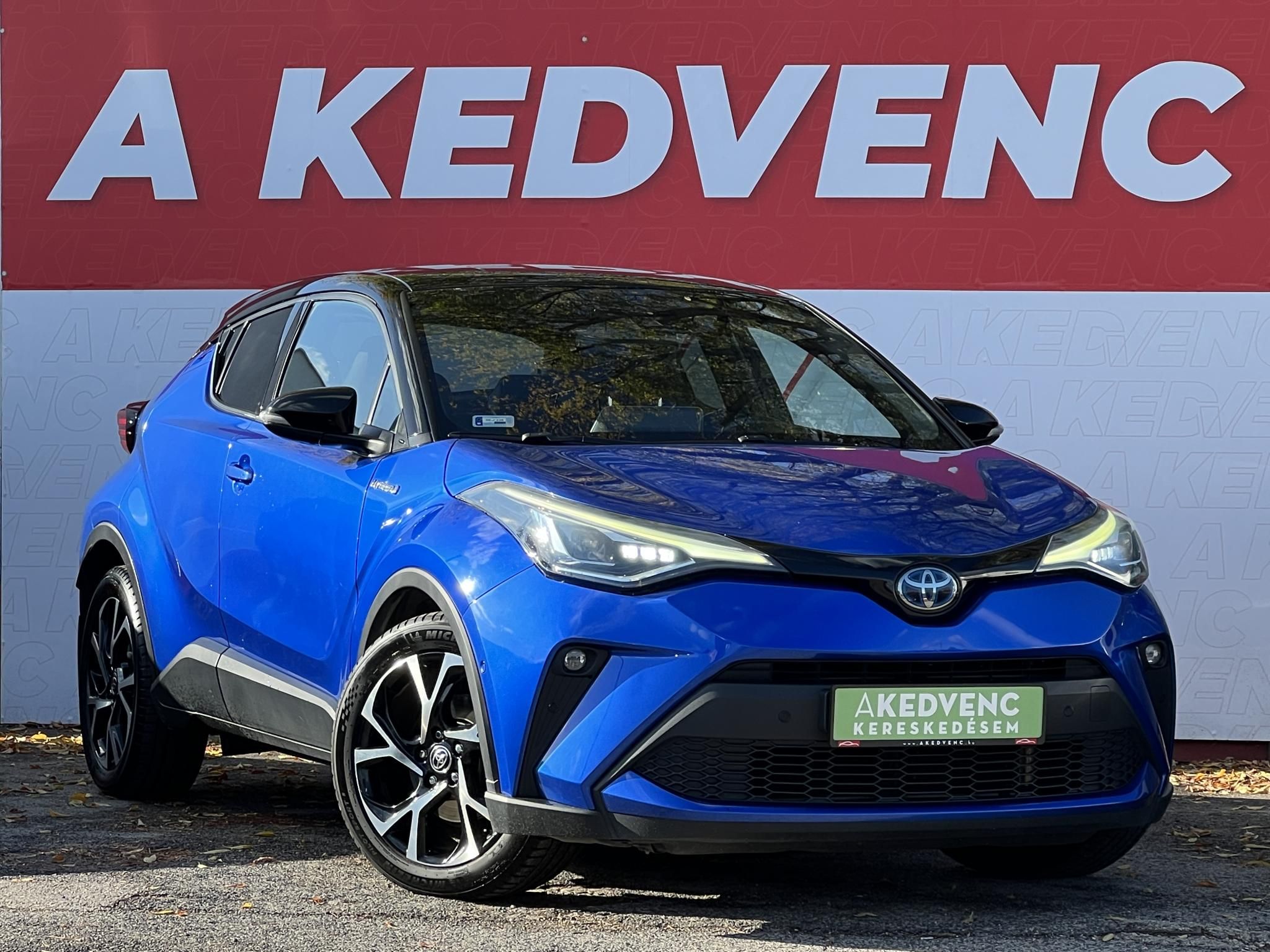 TOYOTA C-HR 2.0 Hybrid Selection e-CVT M.o.-i. LED fényszórók. kamera. keyless. sávtartó. ülés-kormányfűtés