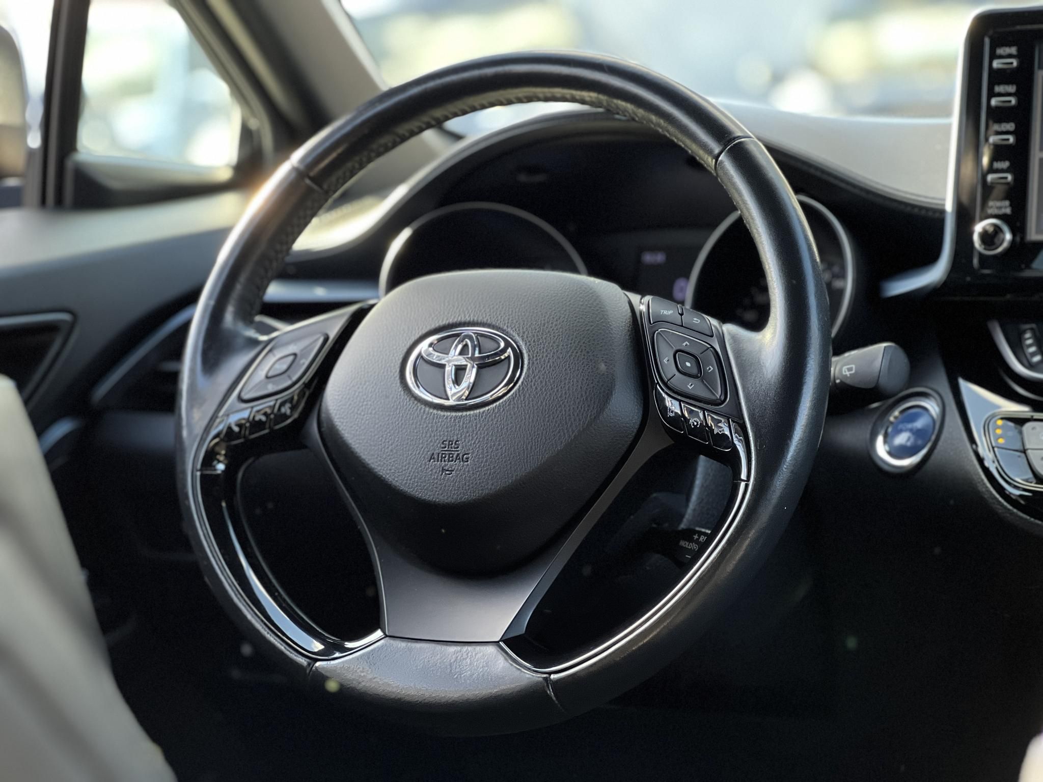 TOYOTA C-HR 2.0 Hybrid Selection e-CVT M.o.-i. LED fényszórók. kamera. keyless. sávtartó. ülés-kormányfűtés