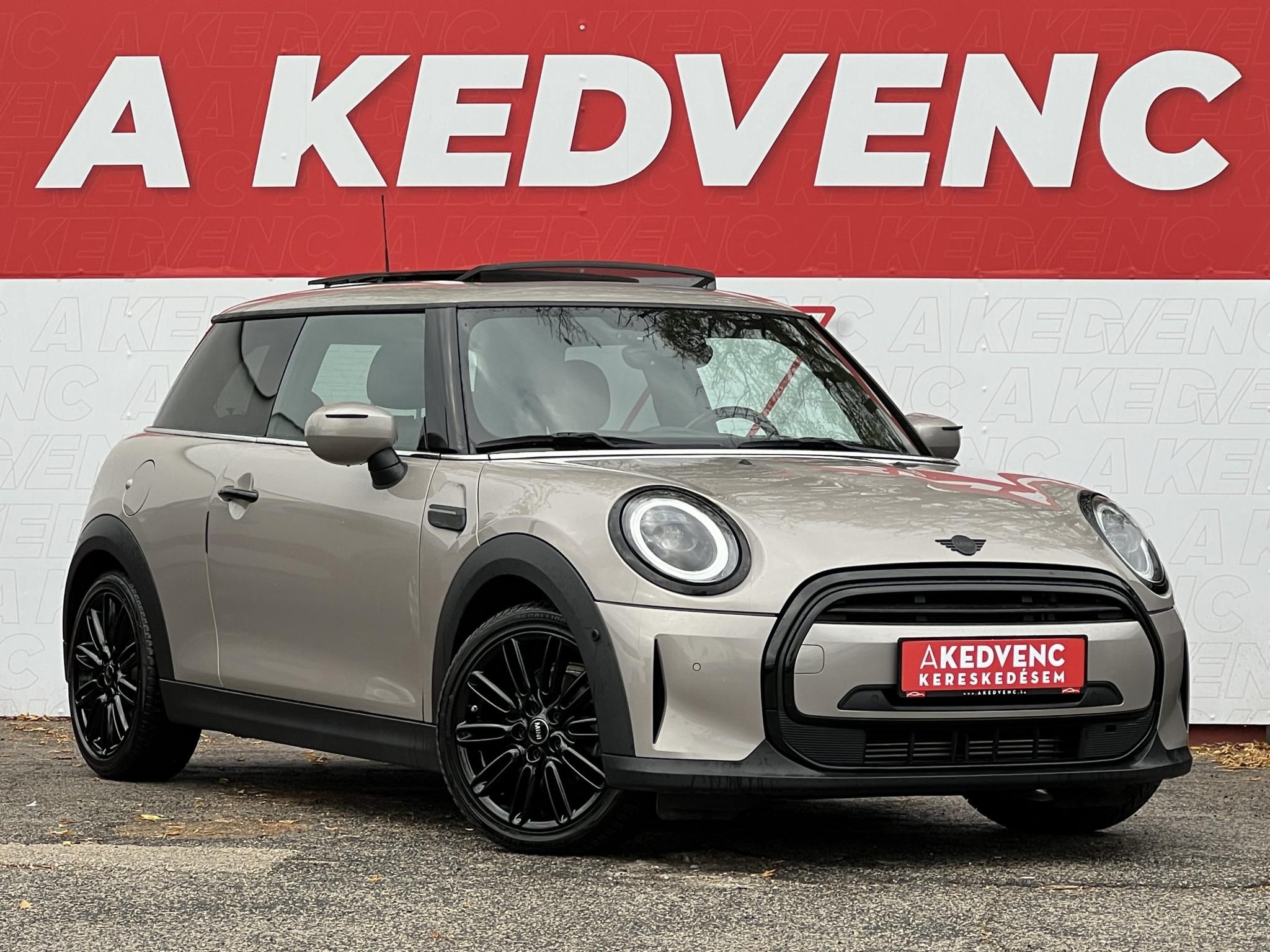 MINI MINI 1.5 Cooper DKG 31e km. panoráma tető. CarPlay