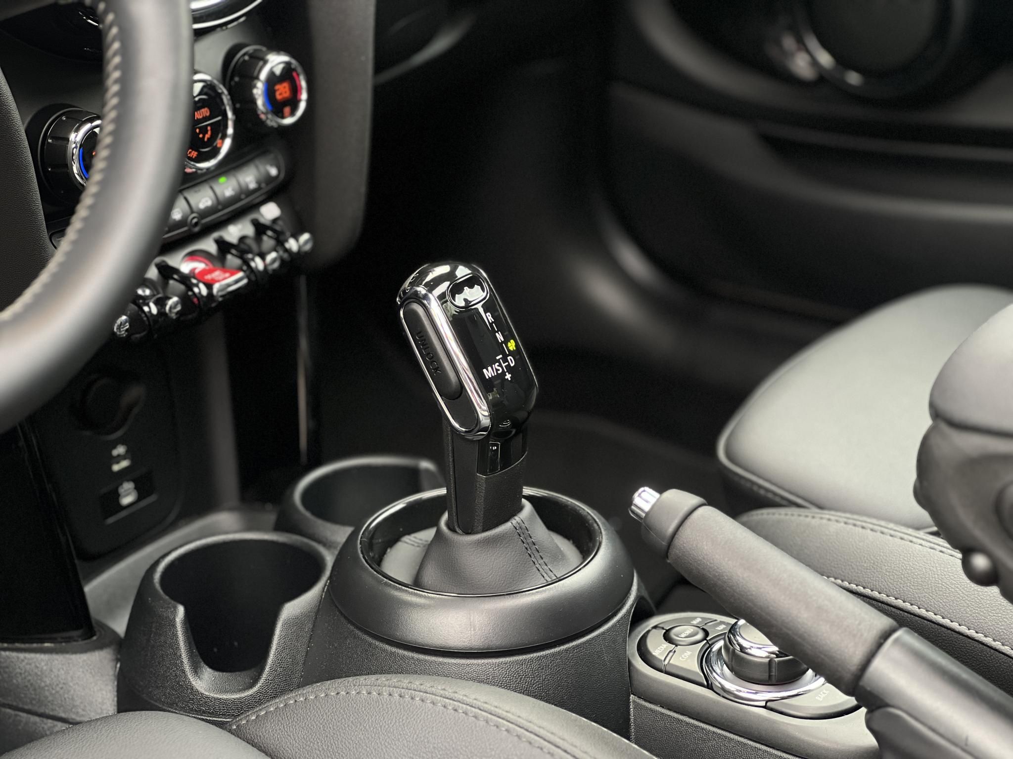 MINI MINI 1.5 Cooper DKG 31e km. panoráma tető. CarPlay