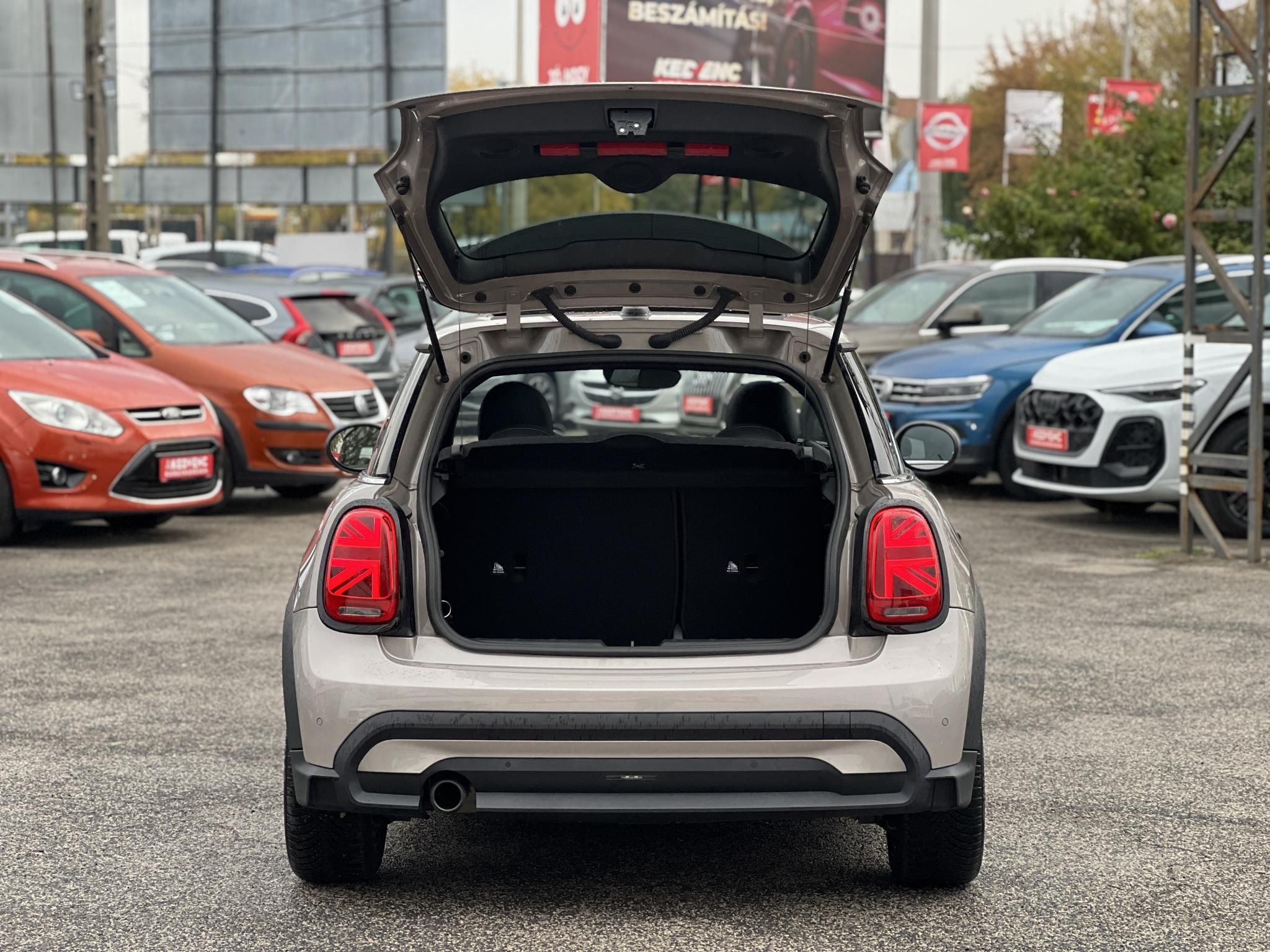 MINI MINI 1.5 Cooper DKG 31e km. panoráma tető. CarPlay